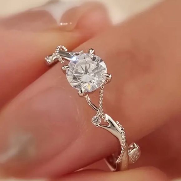 Source Unknown Jewelry - Cubic Zirconia Silver Ring - size 5.5 NEW